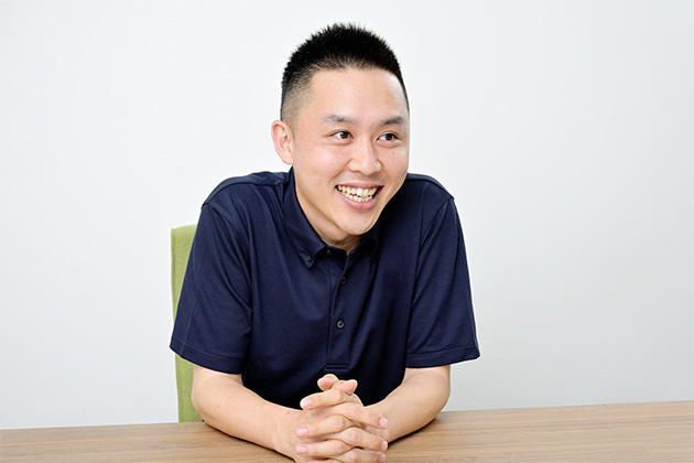 フラットな組織で複数の上司と仕事を進めるスタイルに共感