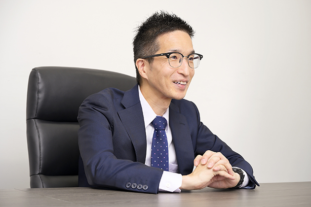大手製薬会社へ転職し持株会社の設立に携わる