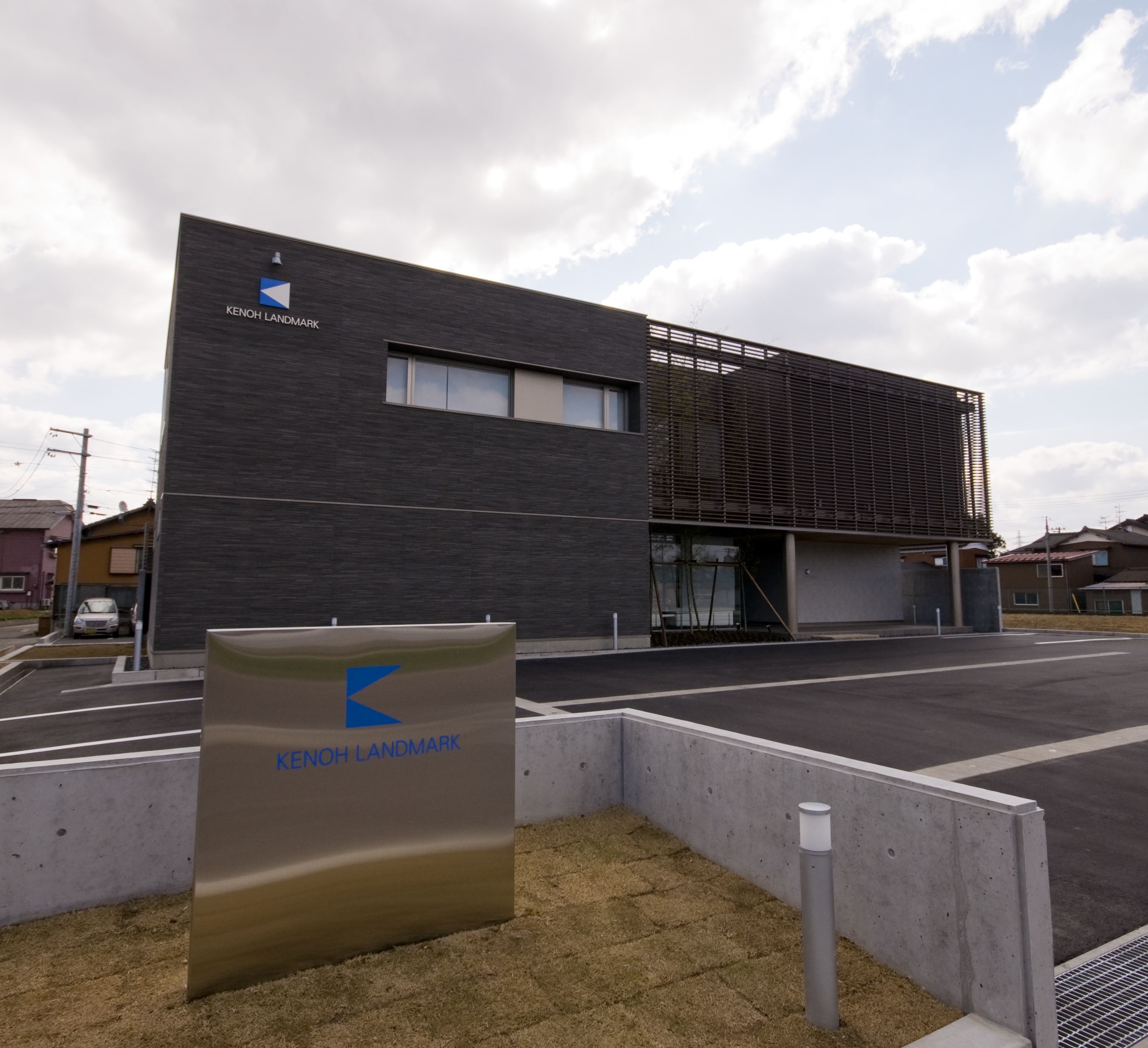 スタイリッシュな建物の中ゆったり勤 務。