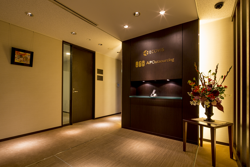 飯田橋駅前の外堀通りに面した明るいオフィスです。